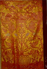 Broccatello del 500, particolare dei paramenti sacri per la basilica di S. Maria Corteorlandini
